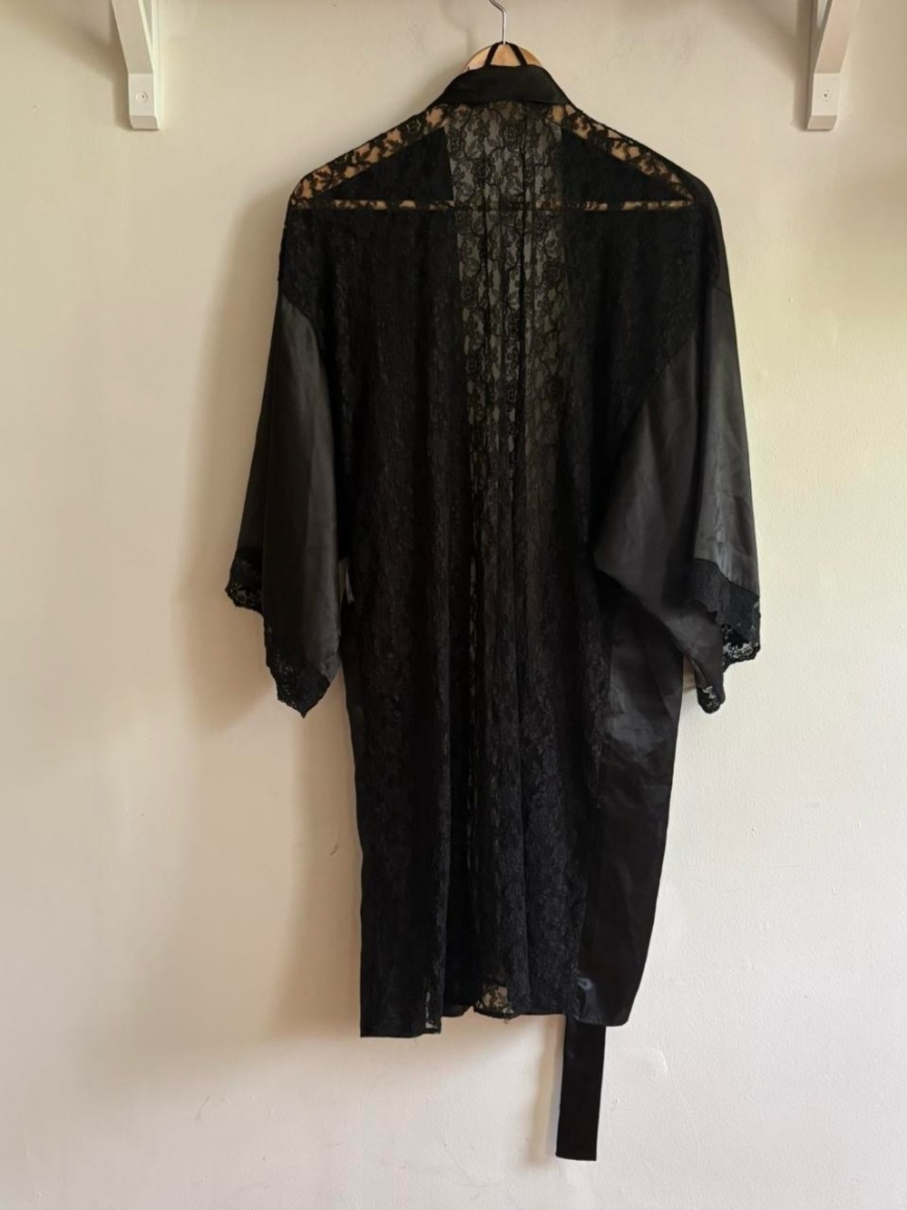 Vintage satin lace kimono cover-up - Picture 4 of 5